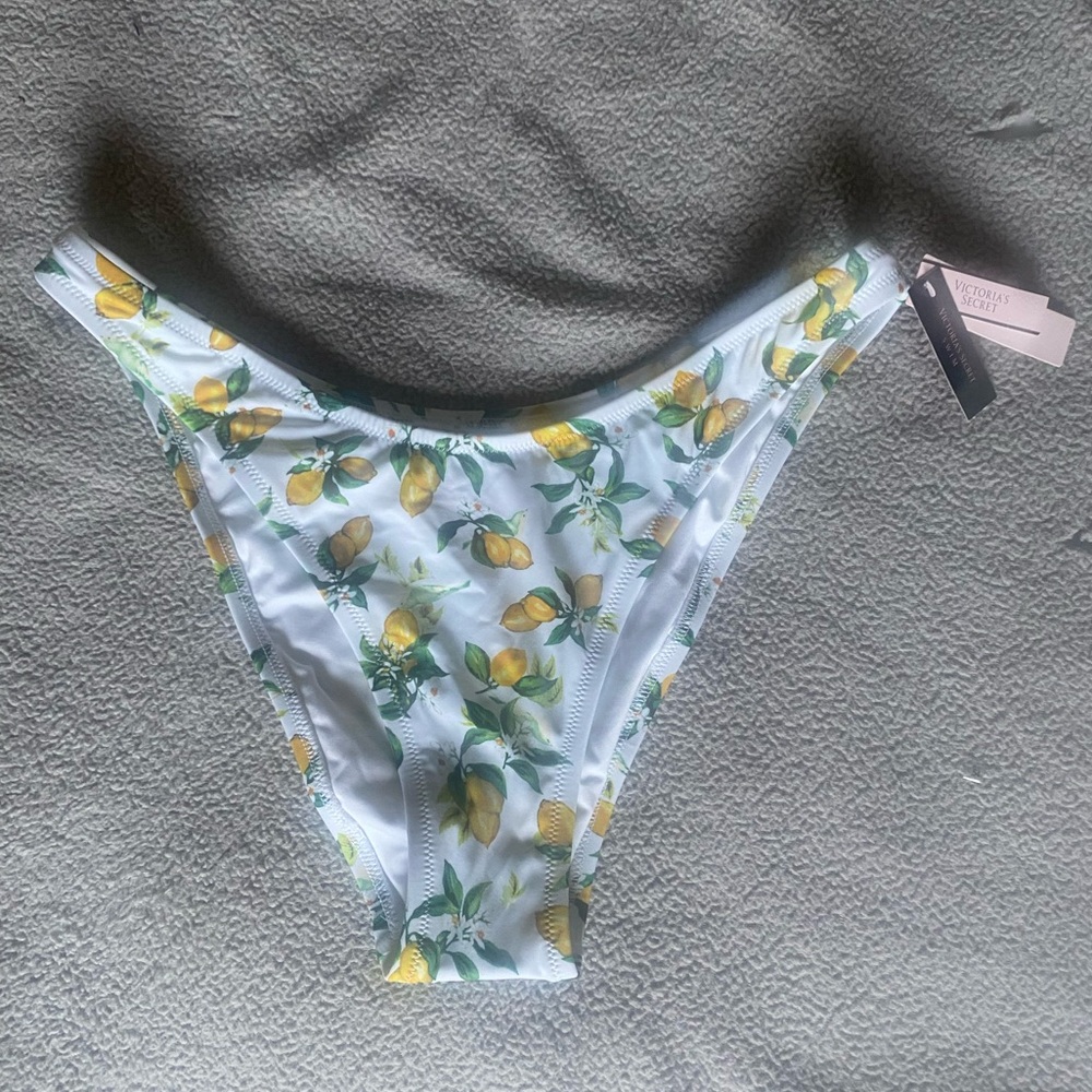 NWT Victoria’s Secret Bikini Bottoms
